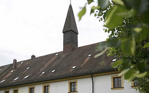 Das Dach der Friedenskirche in Waldsassen von außen
