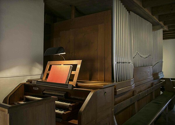Bild: Die Orgel und das Klavier der Evangelischen Kirche in Kirchendemenreuth.