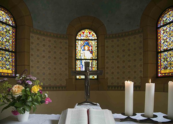 Bild: Der Altar der Christuskirche in Mitterteich.