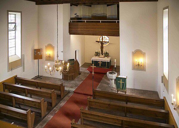 Bild: Die Evangelische Kirche in Kirchendemeneuth von innen aus der Sicht von oben.