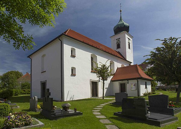 Bild: Die St. Peter und Paul Kirche in Püchersreuth von aussen