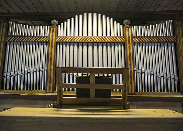Bild: Die Orgel der Friedenskirche in Freihung 
