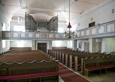 Die komplette Martin Luther Kirche in Erbendorf von innen
