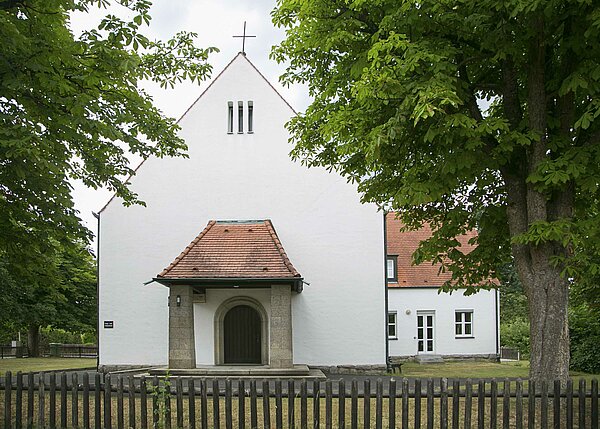 Bild: Die Erlöserkirche in Wernberg Köblitz von außen.