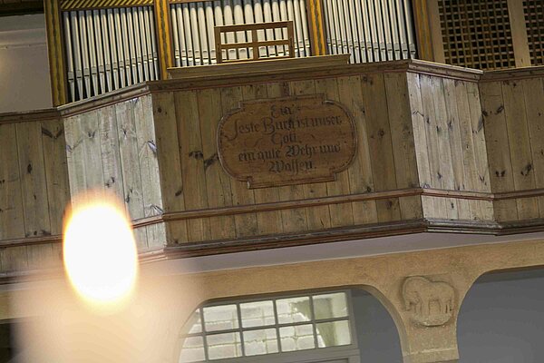 Bild: Die Orgel der Friedenskirche in Freihung.