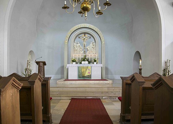 Bild: Der Altar der Martin Luther Kirche in Erbendorf.