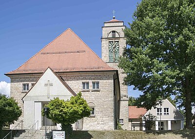 Die Martin Luther Kirche in Erbendorf von außen