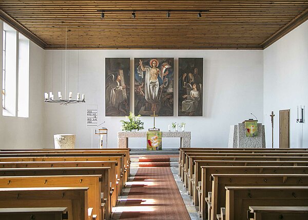 Bild: Die Auferstehungskirche in Wiesau von innen.
