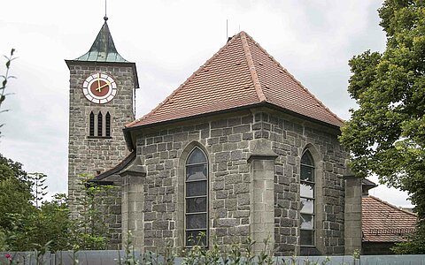 Die ganze Christuskirche in Windischeschenbach von der Außenansicht