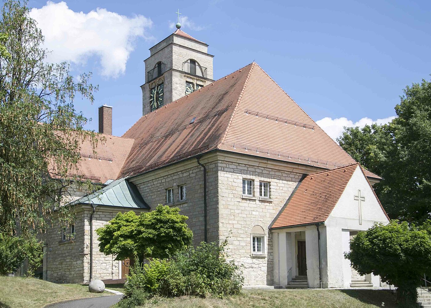 Bild: Die Martin Luther Kirche in Erbendorf.