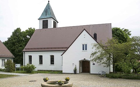 Die Christuskirche in Speichersdorf von außen