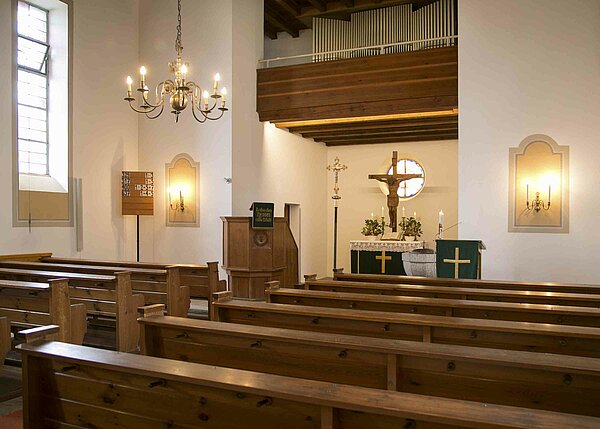 Bild: Die Evangelische Kirche in Kirchendemenreuth von innen.