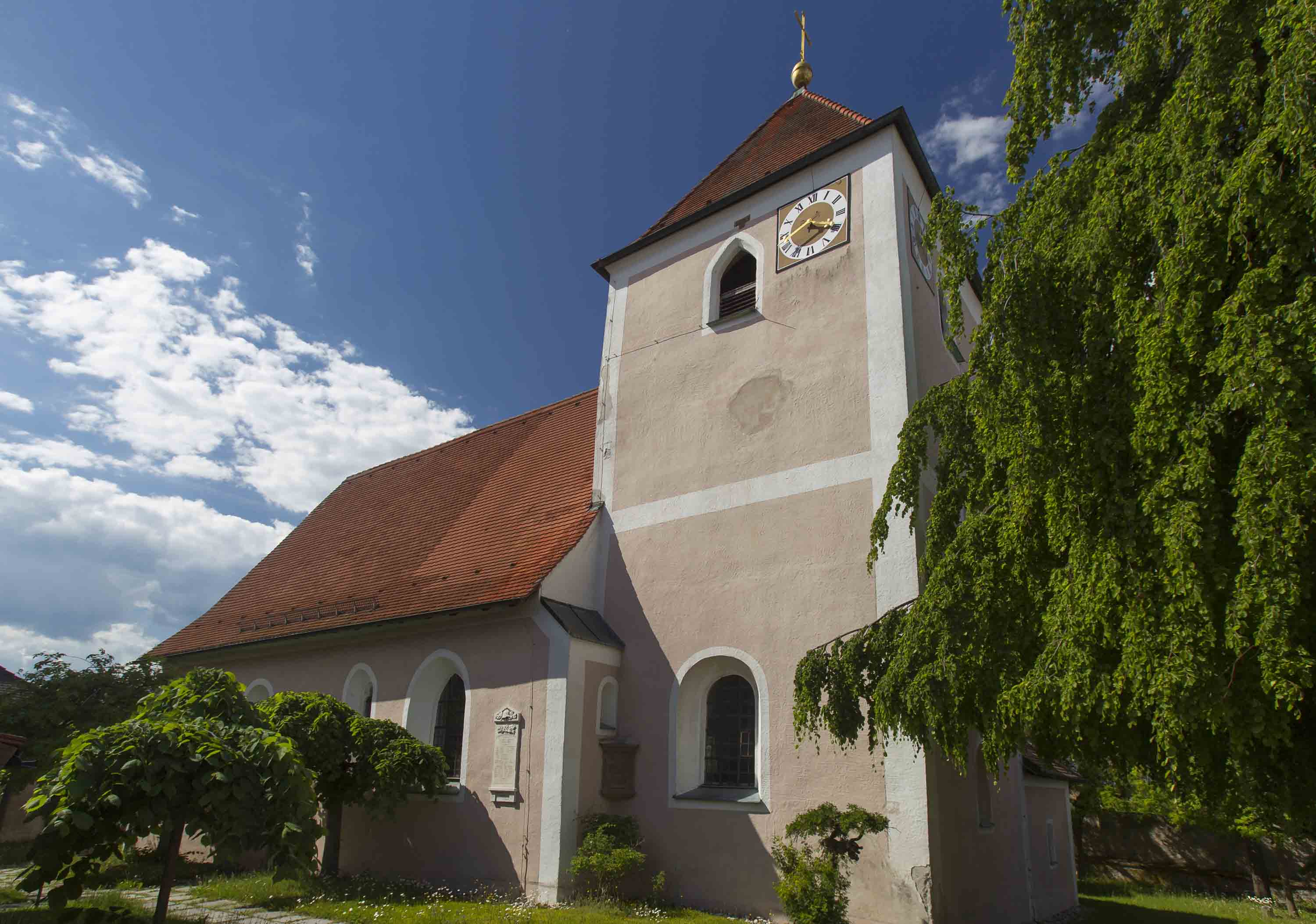 Die Nikolauskirche in Kohlberg von außen