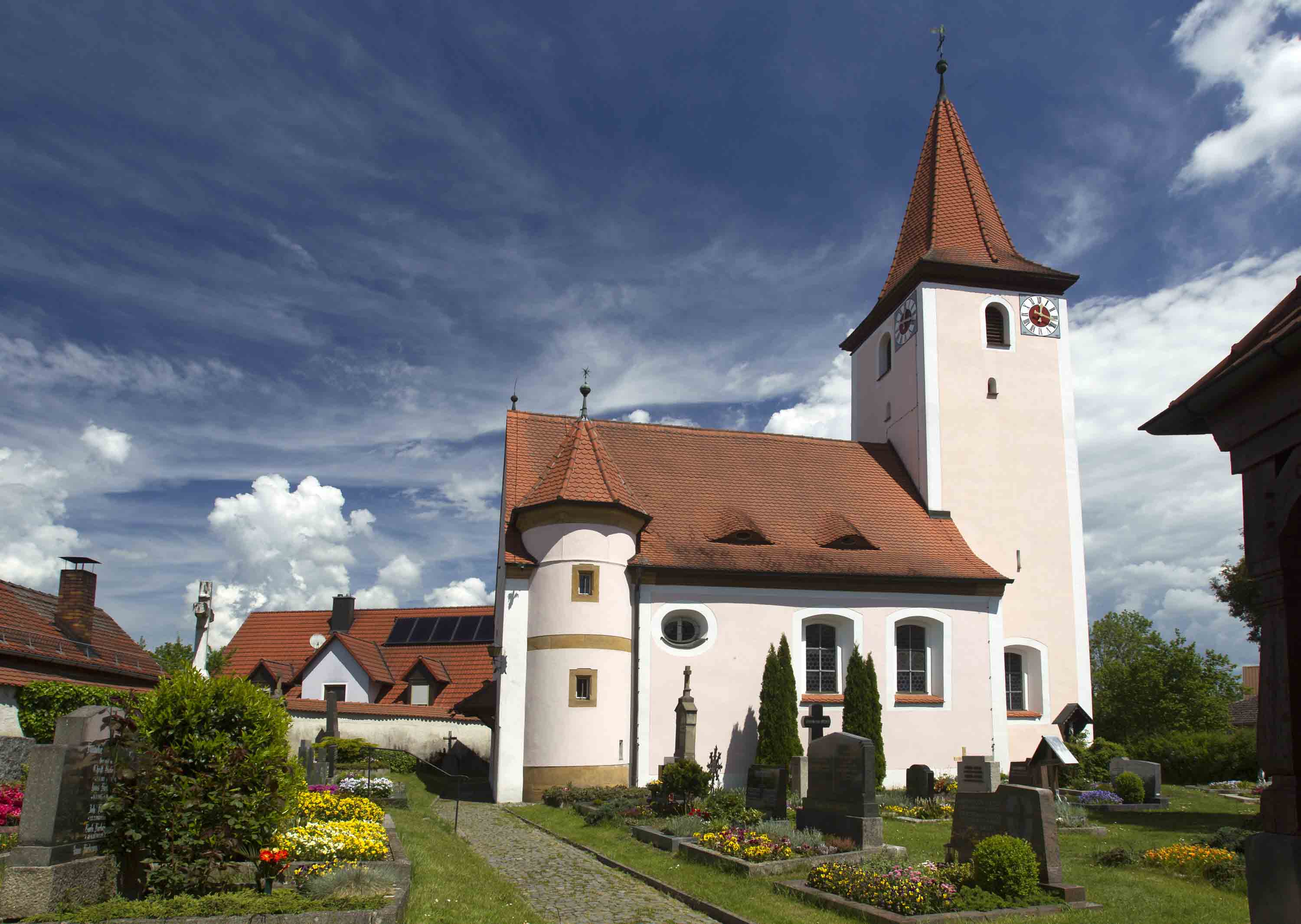 Außenansicht der St. Bartholomäus Kirche in Rothenstadt Die St. Bartholomäus Kirche in Rothenstadt von außen